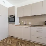 Old Town 5 Min Free Parking & Breakfast Balcony - Grey Harmony By Uniquerent アパート ヴロツワフ