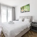 Old Town 5 Min Free Parking & Breakfast Balcony - Grey Harmony By Uniquerent Apartment *