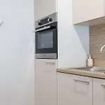 Apartment Old Town 5 Min Free Parking & Breakfast Balcony - Grey Harmony By Uniquerent Wroclaw