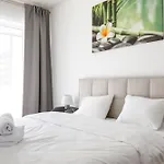 Old Town 5 Min Free Parking & Breakfast Balcony - Grey Harmony By Uniquerent Lägenhet