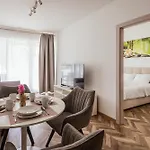 Old Town 5 Min Free Parking & Breakfast Balcony - Grey Harmony By Uniquerent