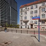 Old Town 5 Min Free Parking & Breakfast Balcony - Grey Harmony By Uniquerent